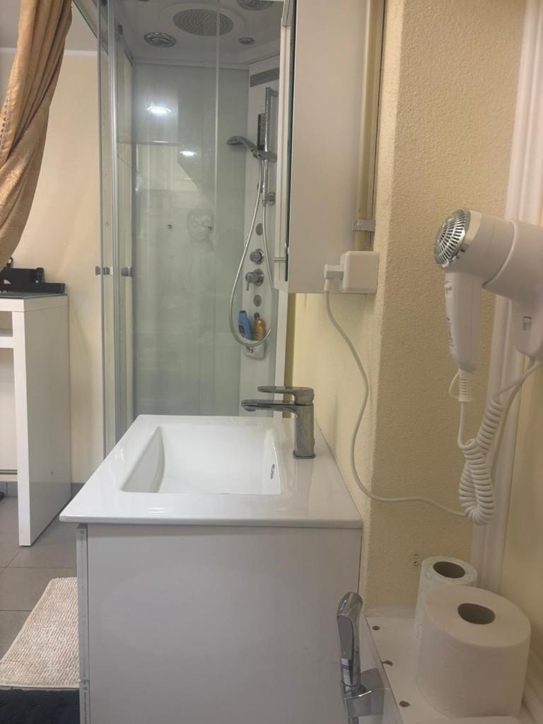 Small Apartments In Lamone מראה חיצוני תמונה