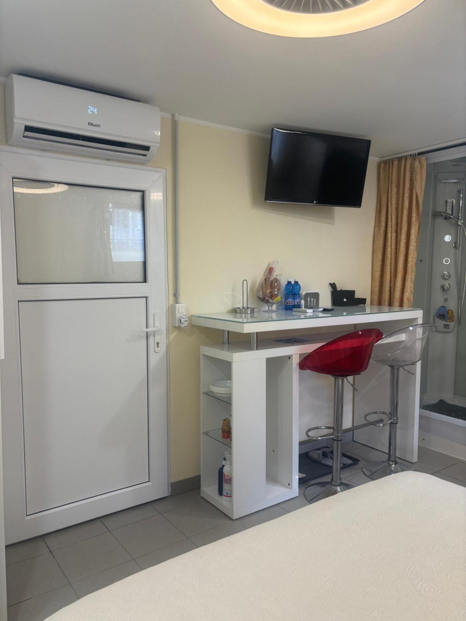 Small Apartments In Lamone מראה חיצוני תמונה